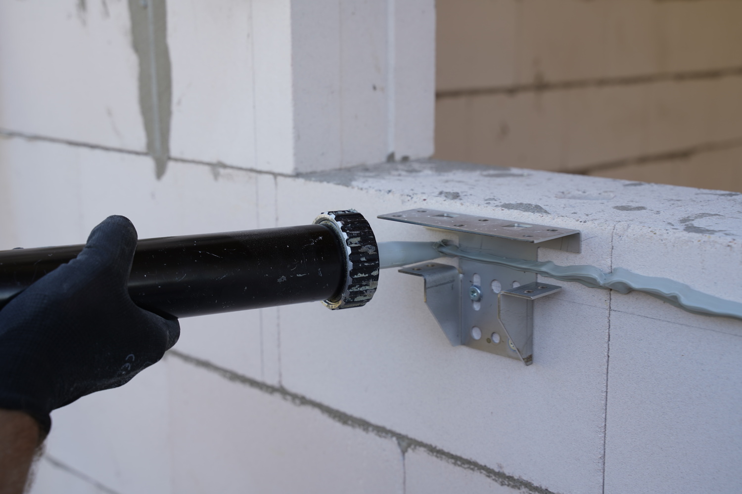 Gluing of extended protruding window profile