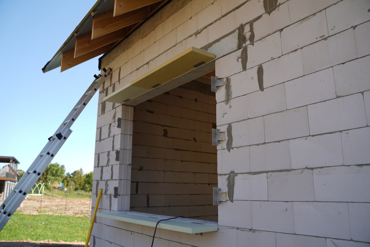 Installation of extended protruding profile