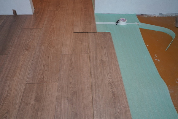 Laminate floor installation