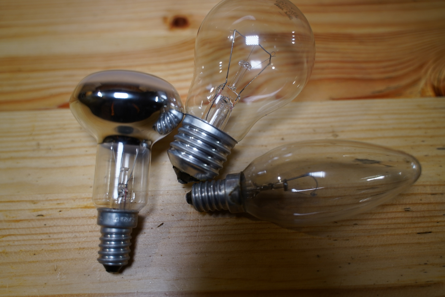 incandescent light bulb