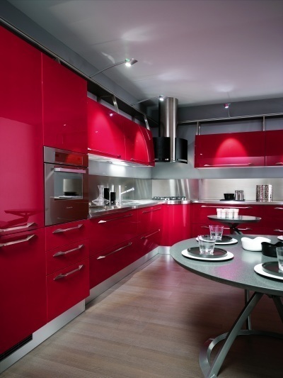 Red_hi-tech_kitchen